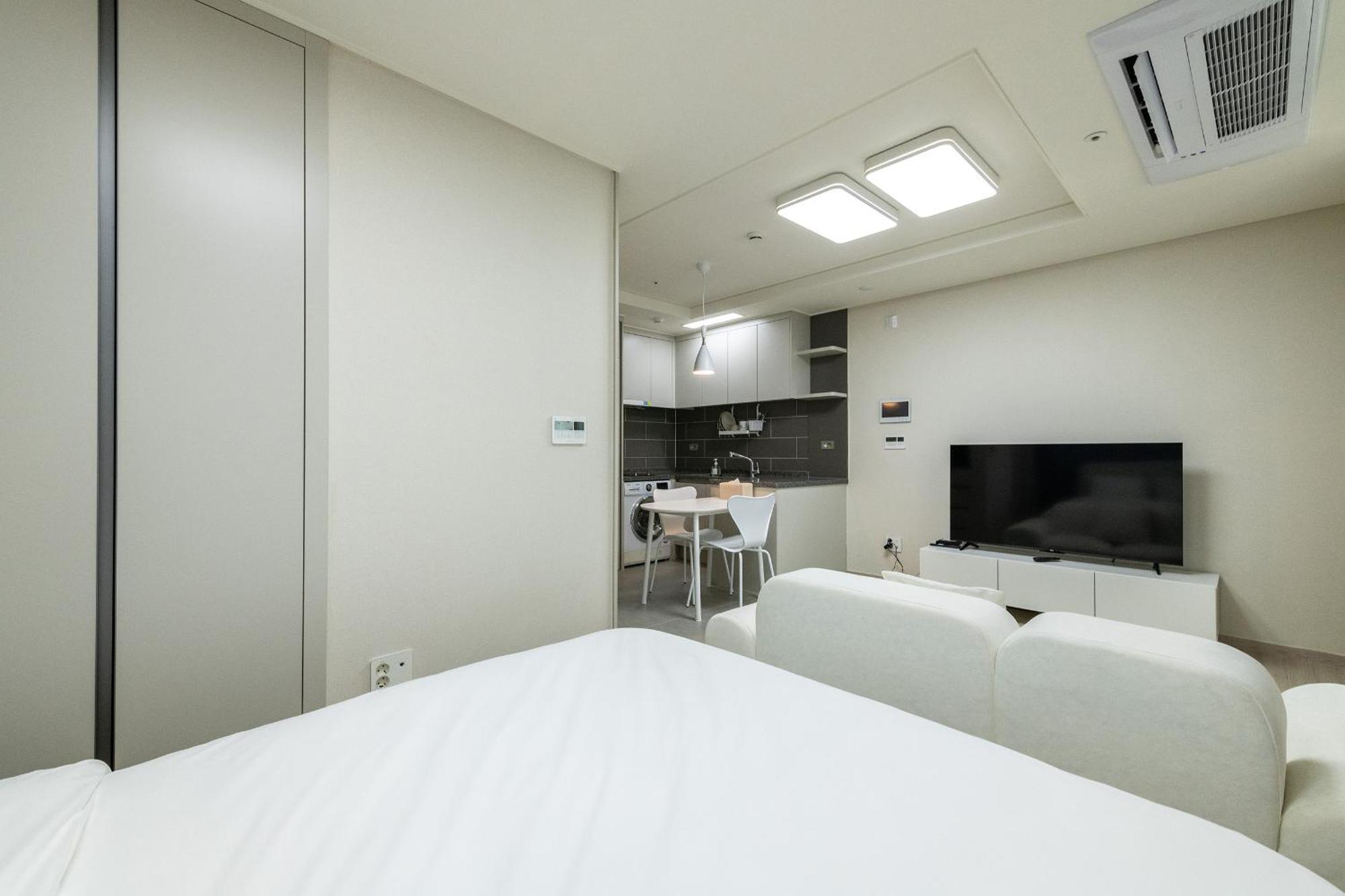 The November In Landmark Aparthotel